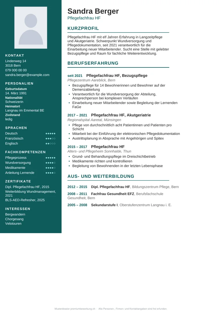 Lebenslauf mit Seitenleiste für Kontakt und Kompetenzen sowie Kurzprofil und Berufserfahrung